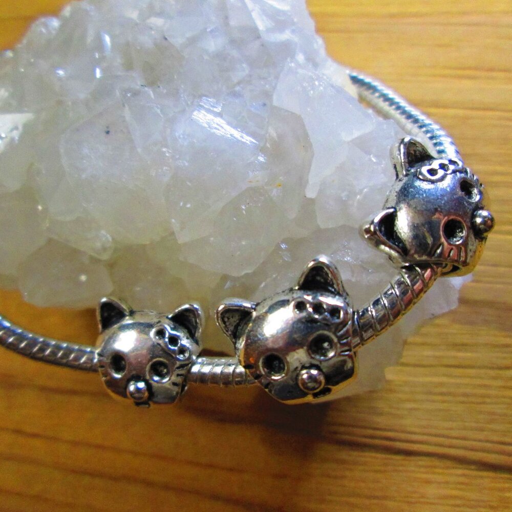 3 Cat head charms
